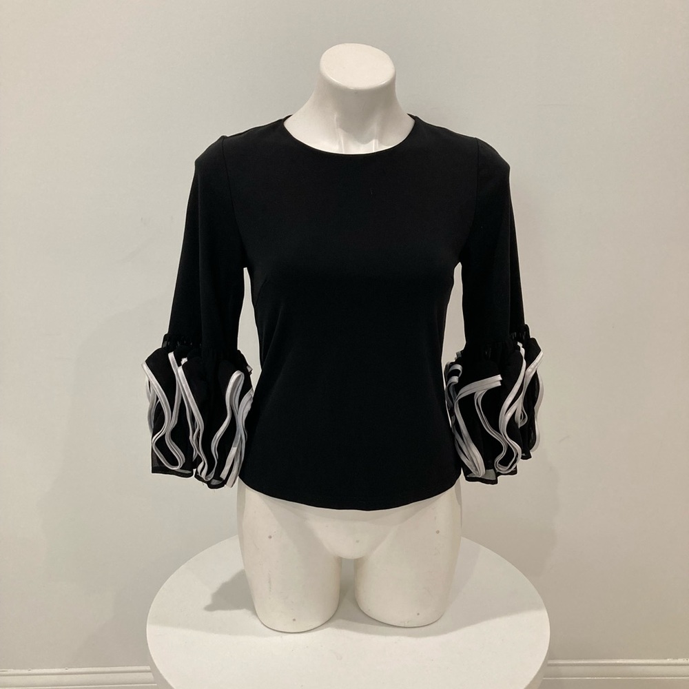 NWOT GRACIA black blouse white tired ruffle 3/4 sleeves S